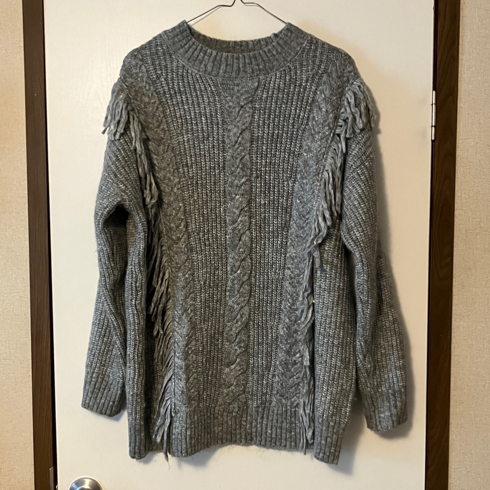 Women’s Wonderly Gray Cable Knit Sweater with Fringe